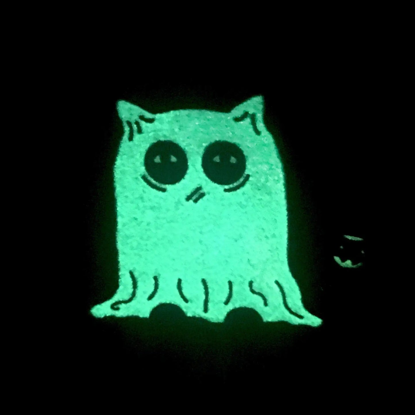 Glowing Ghost Cat Needle Minder